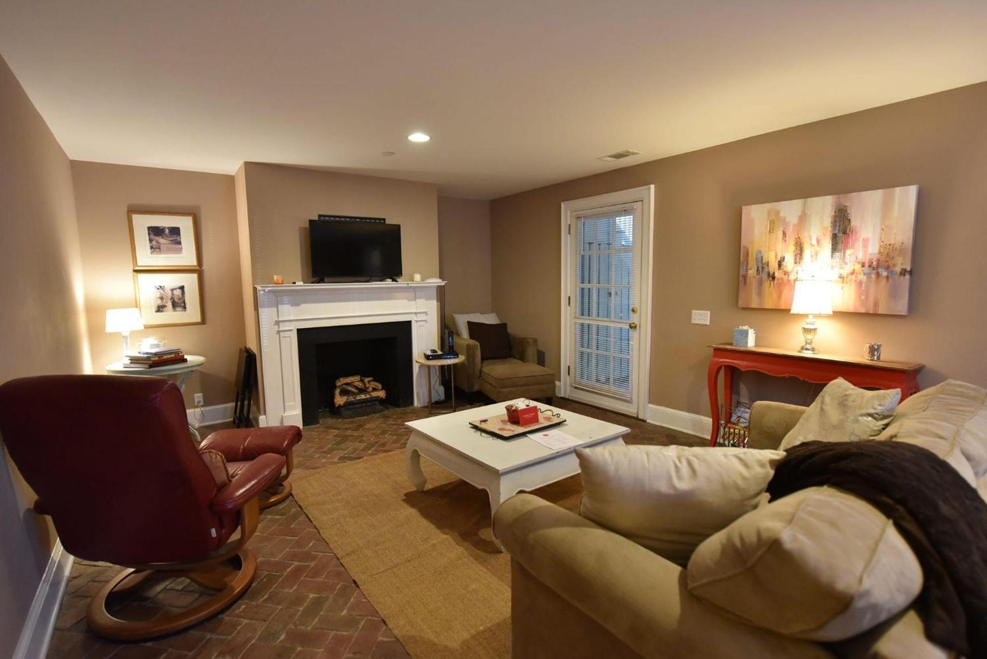 321 E Congress Garden Apartment